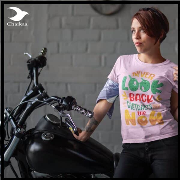 T-SHIRTNEVER LOOK BACK -W